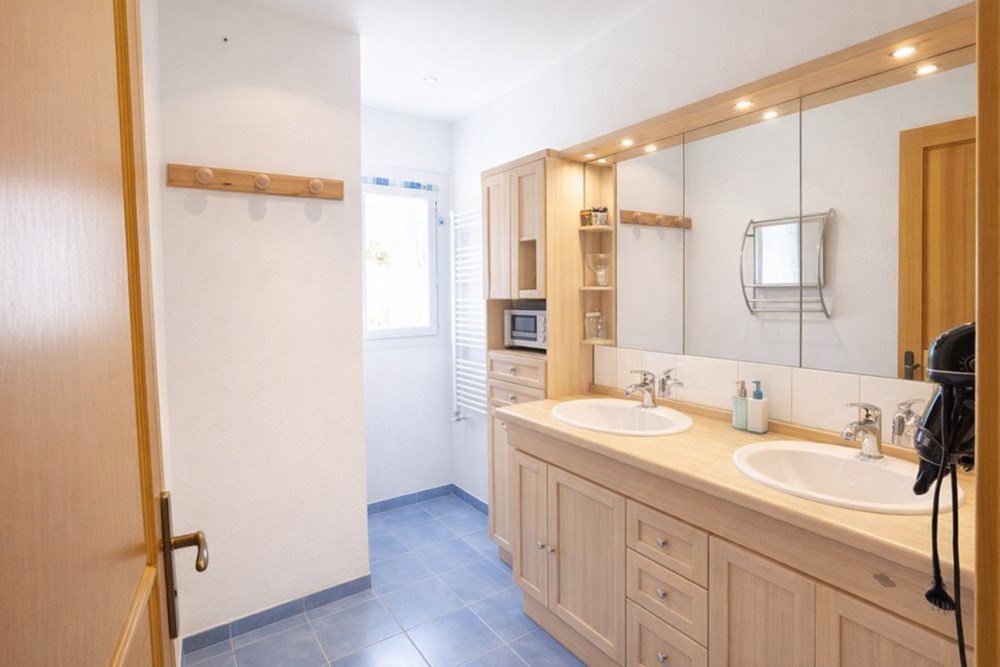 MAISON T4/5 AVEC JARDIN ET DEPENDANCES- 160M² - BIEN RARE - CALME photo 5